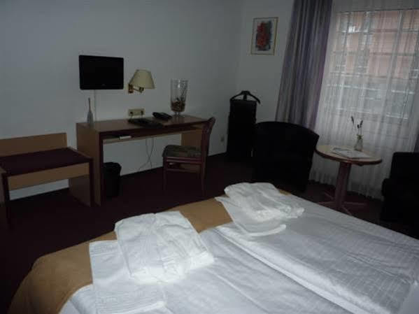 Hotel Novostar Gottinga Esterno foto